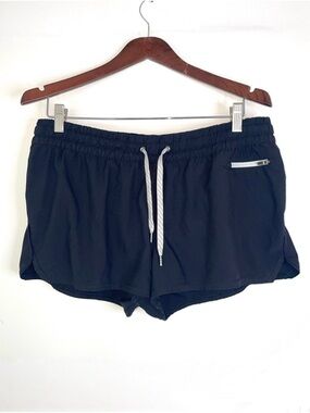 Vuori Clementine shorts 2” black womens large active athletic running workout